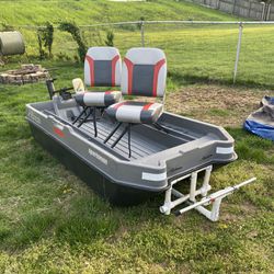 Sun dolphin 8 Ft Poly Bass Boat for Sale in Marmora, NJ - OfferUp