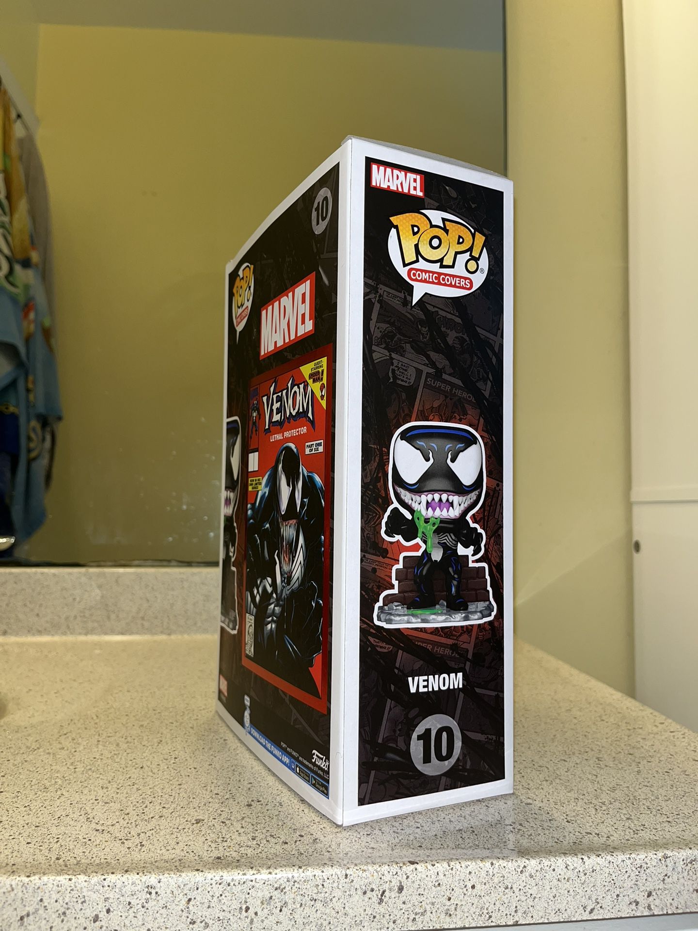 Funko Pop Marvel Venom With Comic Cover [Exclusive Limited Edition]