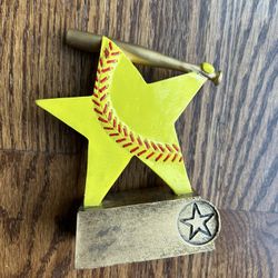 Softball metal/wood 5.5 inch star/bat trophy