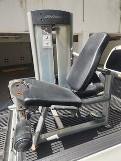 USED Life Fitness Leg Extension. 
Zip 33130 or Delivery for extra

This USED Life Fitness Leg Extension offers an effective quadriceps workout.

The c