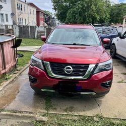 2017 Red Nissan Pathfinder