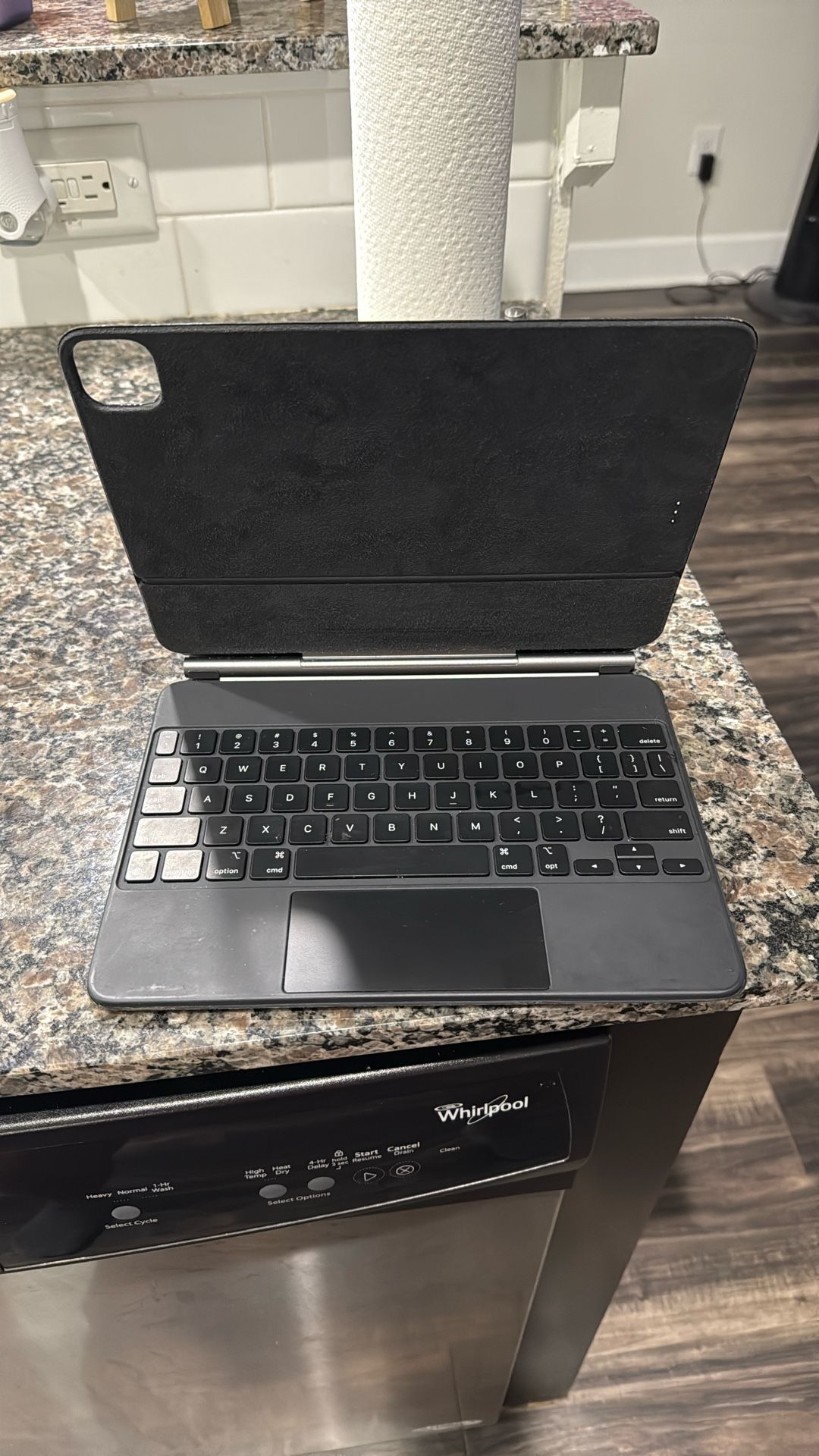 Apple Air Case / Keyboard With Apple Pencil