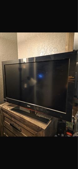 RCA TV 32 inch - $100  (no DVD Player)