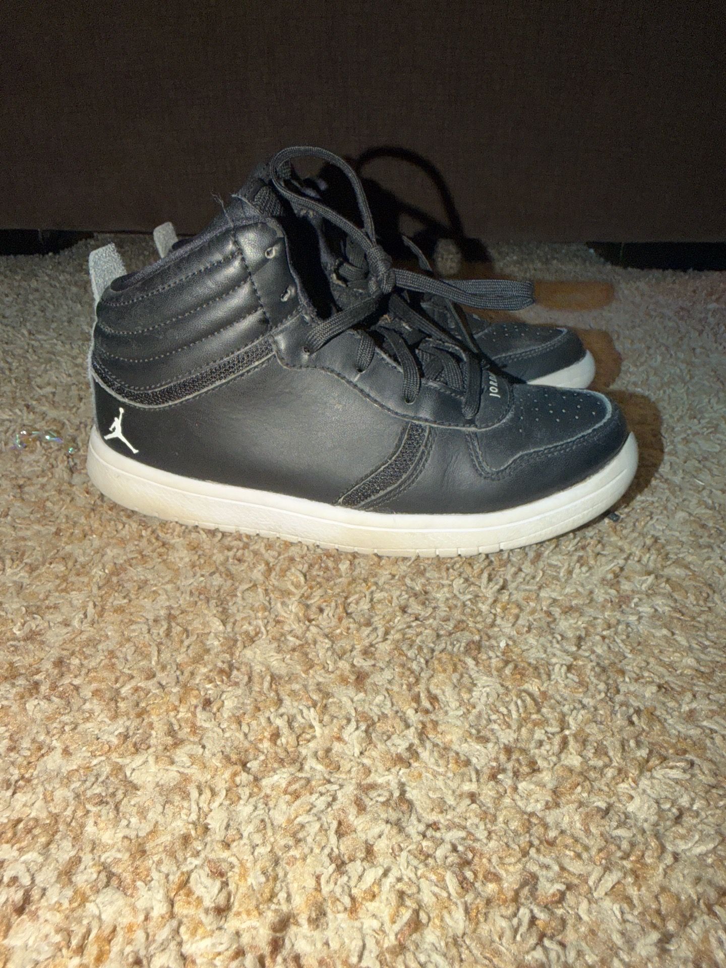 Nike Air Jordan Shoes boys Black White High Top Basketball. Minor scuffing on toes see pics size 13c