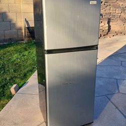 MagicCheff Medium Sized Fridge
