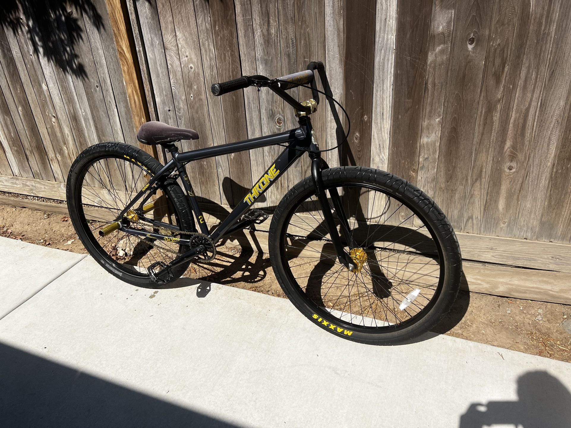 Throne Goon Graphite Oro