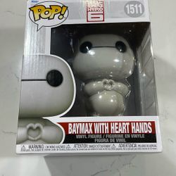 Disney- Baymax With Heart Hands Collectible Figuring 