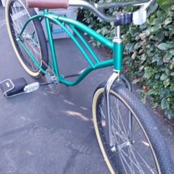 selling a 1957 custom schwinn corvette its good condition its a 24 inche