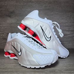 Nike Shox R4 GS White / Phantom / Red Size 6.5 Youth / 8 Women CW2626-102 NEW