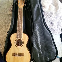 Amahi Ukulele 