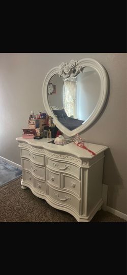 Makeup Table