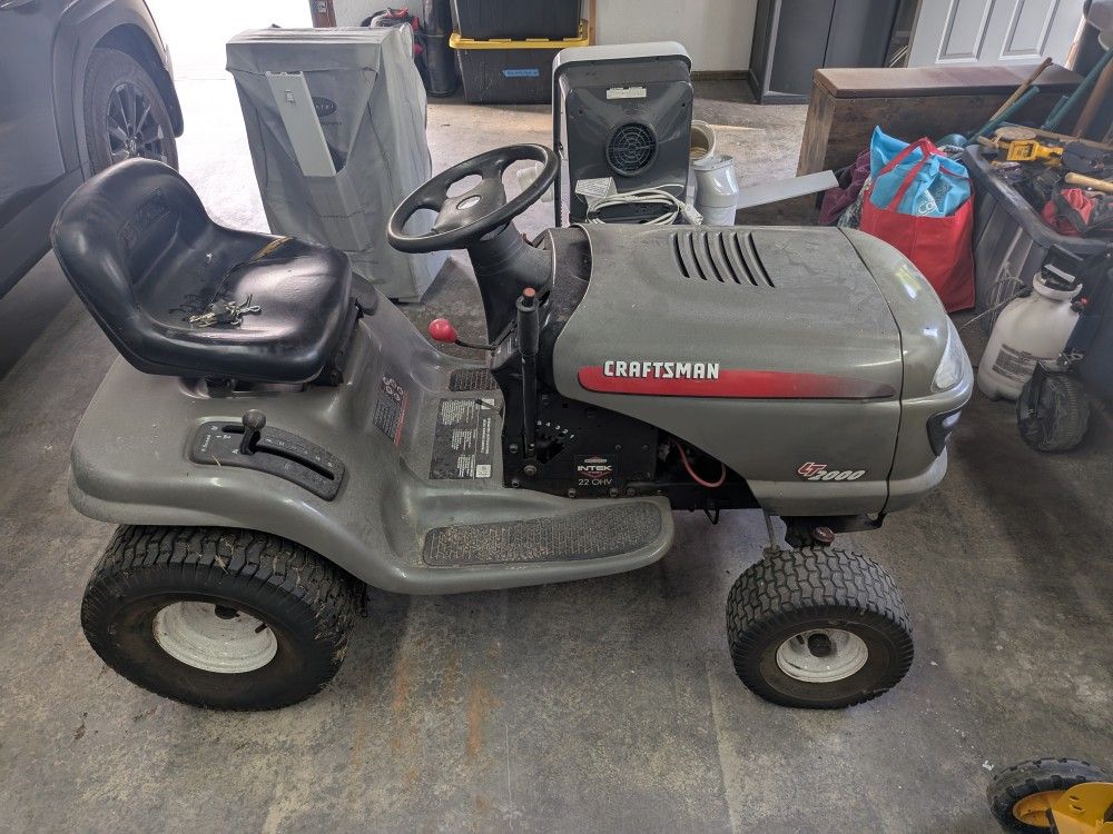 Riding Mower - Craftsman LT2000