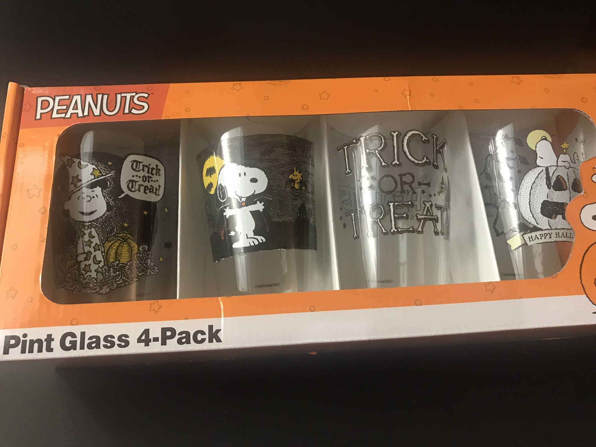 Two Peanuts 4-pack pint glasses