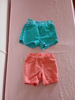 Girts 4T short bundle 2 pc. Brands Skechers & Cat & Jack