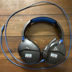 Turtle beach blue headphones(adjustable for ear part)