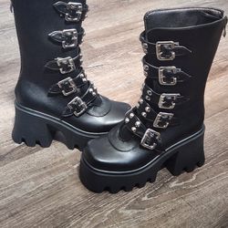 Womens Black Chunk Buckle Boots Size 5