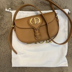 Small Leather Crossbody Adjustable Strap. 