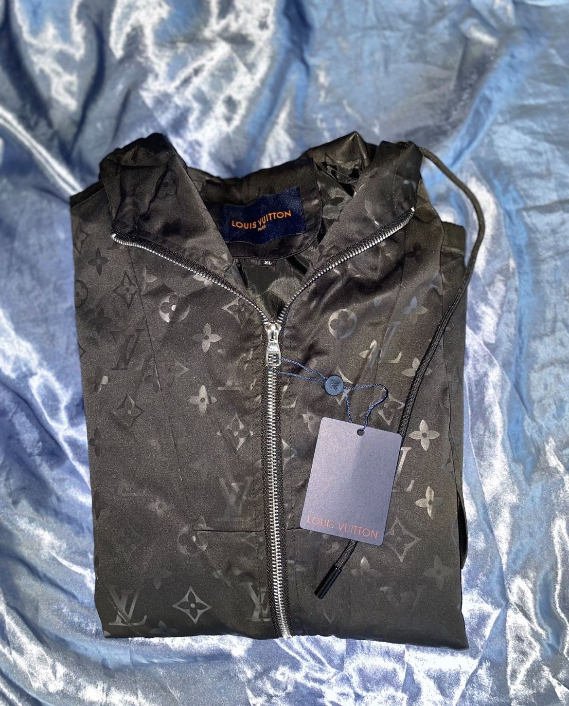 Lv Windbreaker