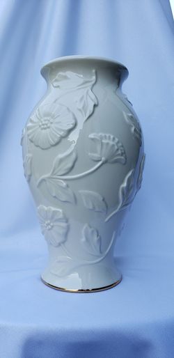 Lenox Vase 🌷 🔴