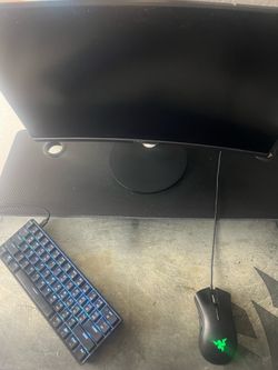 Monitor, mouse, keyboard, and mousepad setup