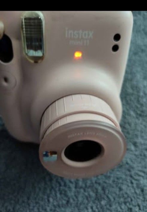 FUJIFILM INSTAX Mini 11 Instant Film Camera (Blush Pink) Film/Tested Working.