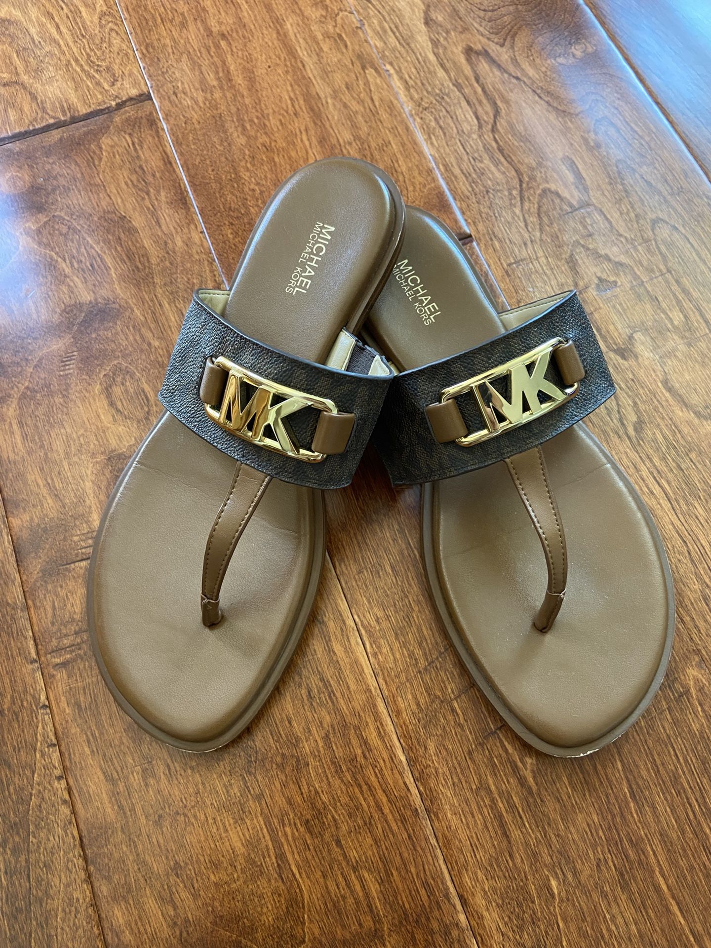 Michael Kors sandal size 8