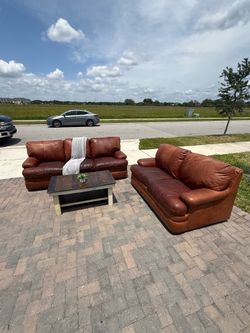 🛋️Real leather couch set- Delivery available
