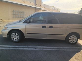 hi I'm salein my Honda van my girl lost the papers $950 I'm salein for a parts car