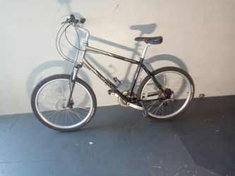 BICYCLE GIANT 21 SPEED SIZE 26 BRAND NEW