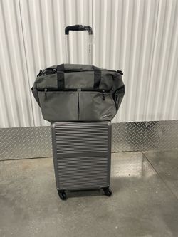 Carry on set brand new only 45$