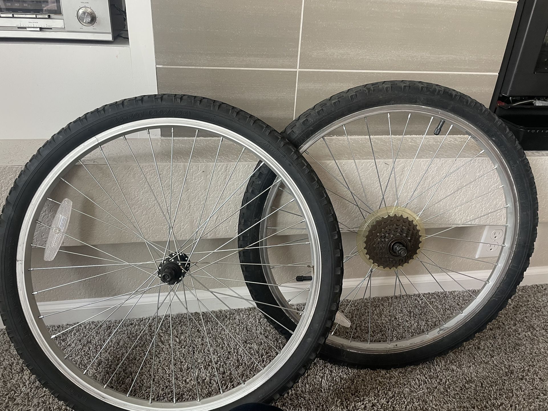 24x1.95 bike tire and rims 