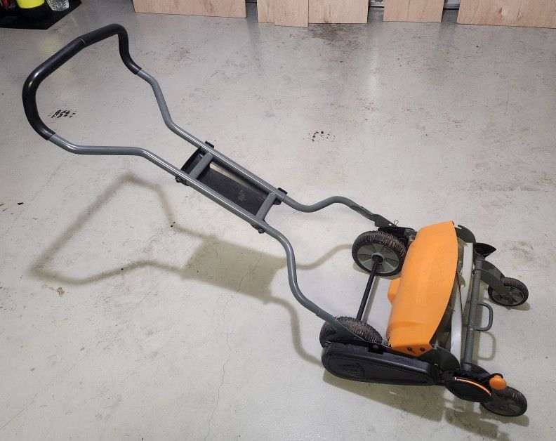 Fiskars Push Mower