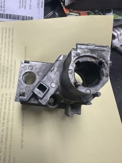 SILVERADO SUBURBAN TAHOE YUKON SIERRA IGNITION SWITCH HOUSING PART NUMBER 26O7OO75 LOCK CYLINDER 1999 UP TO 2006
