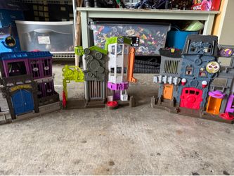 Imaginext Batman/Gotham City Playsets + 6 Figures