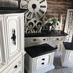 Gorgeous Large Farmhouse Style King Bedroom Set 