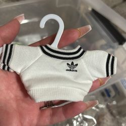 La Bubu Converse & Clothes & Hanger