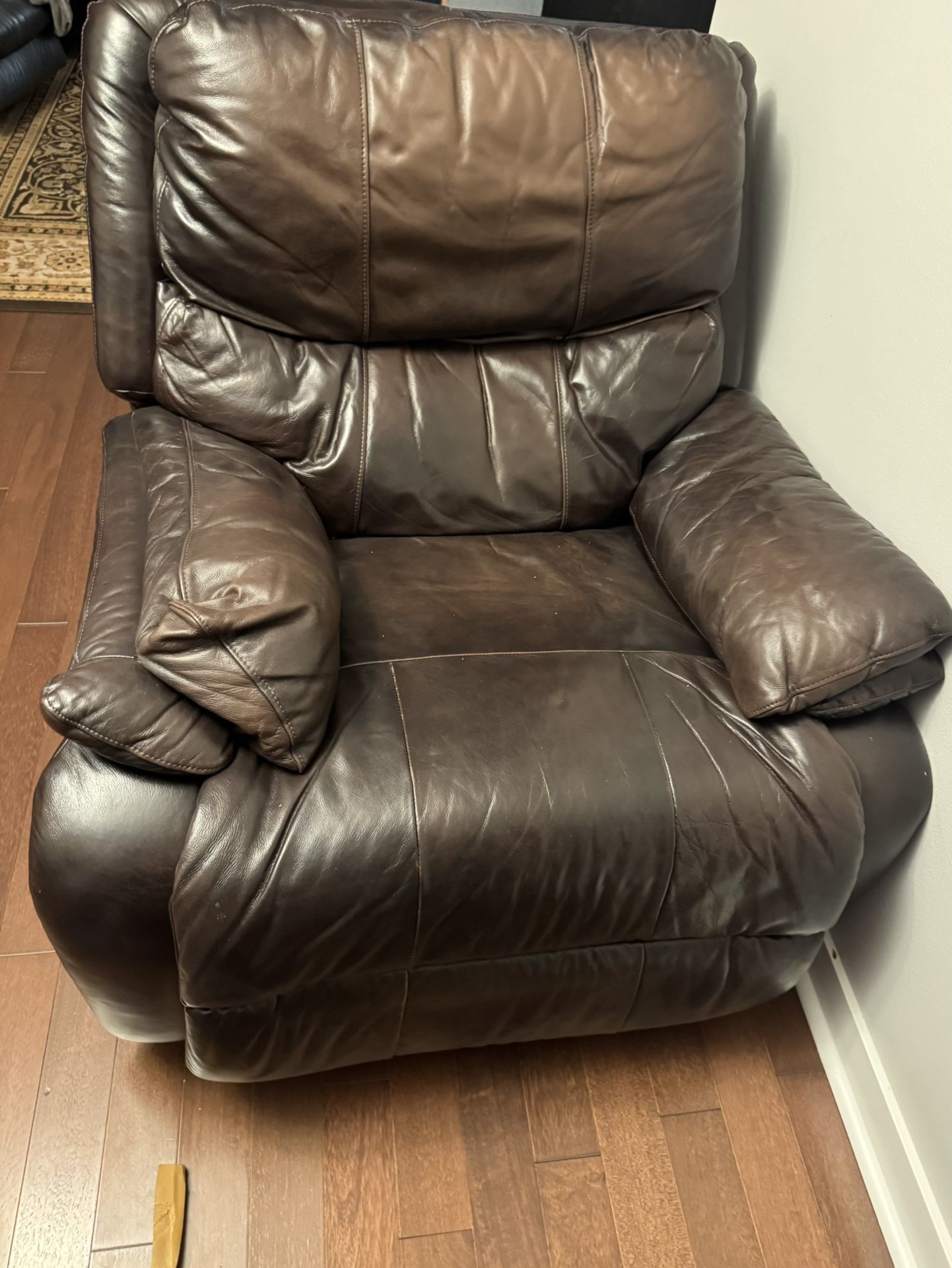 Free Recliner (leather)