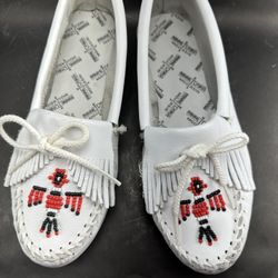 EUC Minnetonka Thunderbird II White Leather Beaded Moccasins Women's Size 5.5 (worn once)
