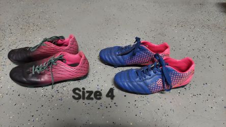 Soccer shoes