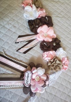 Babyshower sash mommy to be or daddy to be pin or corsage!! Cinturon de babyshower!