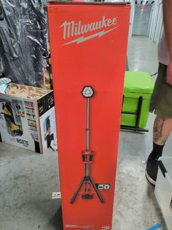 Milwaukee M18 Rocket Dual Power Tower Light