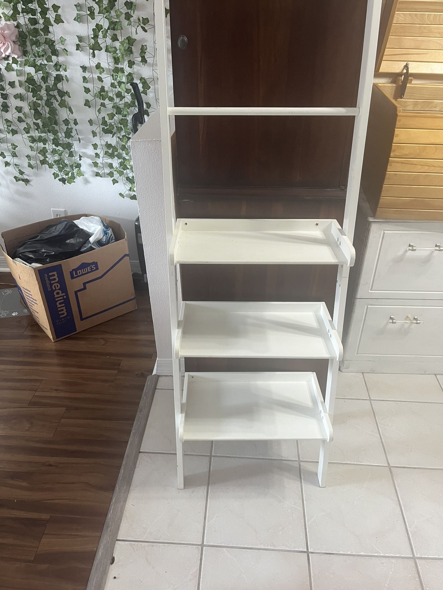 Leaning Shelves