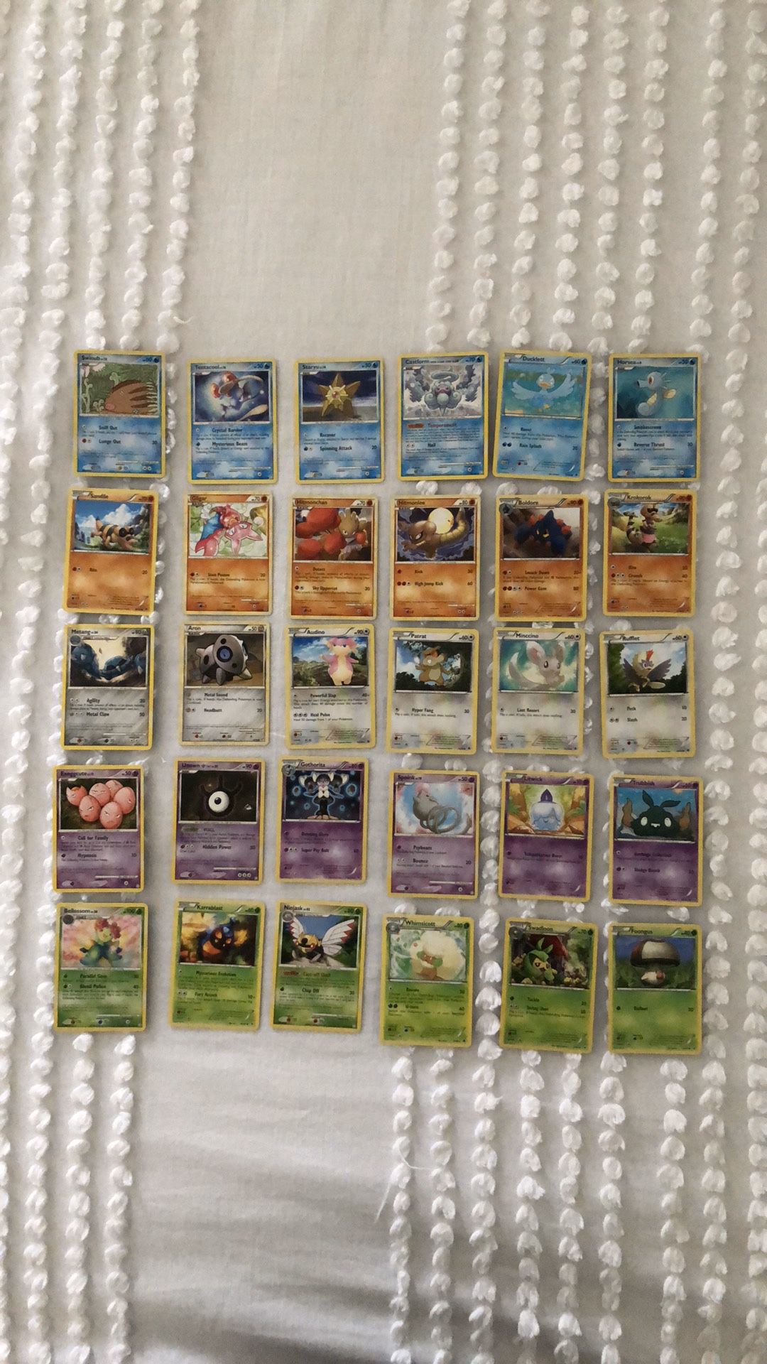 30 Pokémon Trading Cards