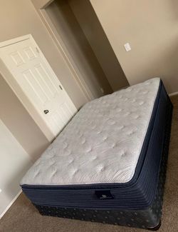 QUEEN SERTA MATTRESS AND FREE BOX SPRING