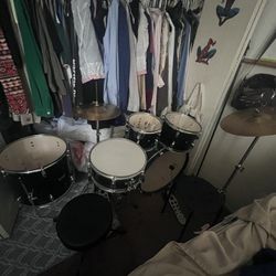 Percussion Plus 5-Piece Drum Set 500$