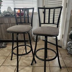 2 Counter Height Bar Stools