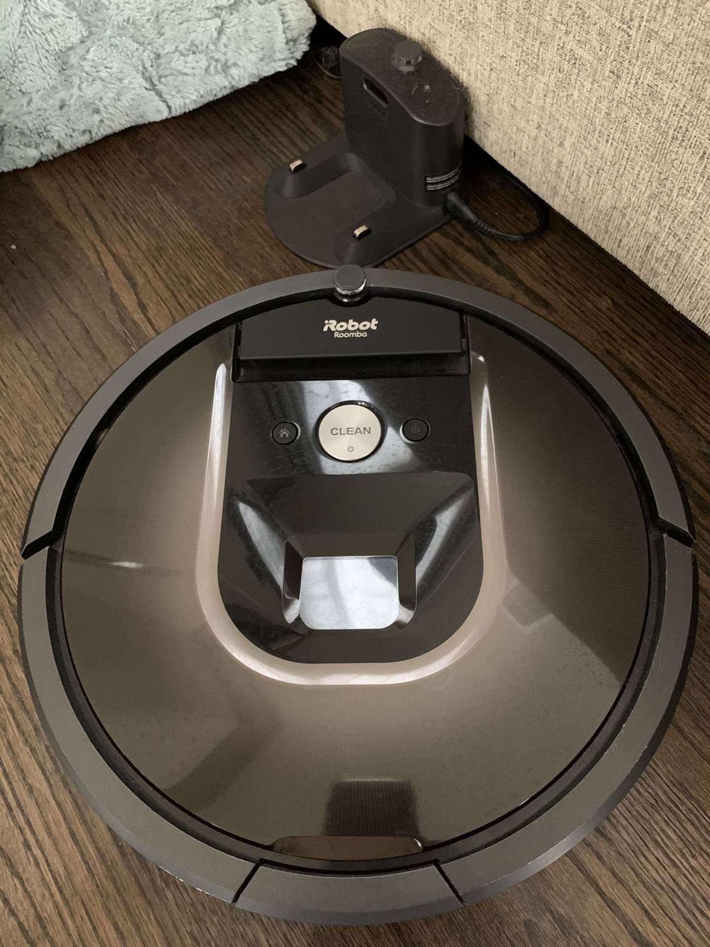 iRobot 980 vacuum cleaner