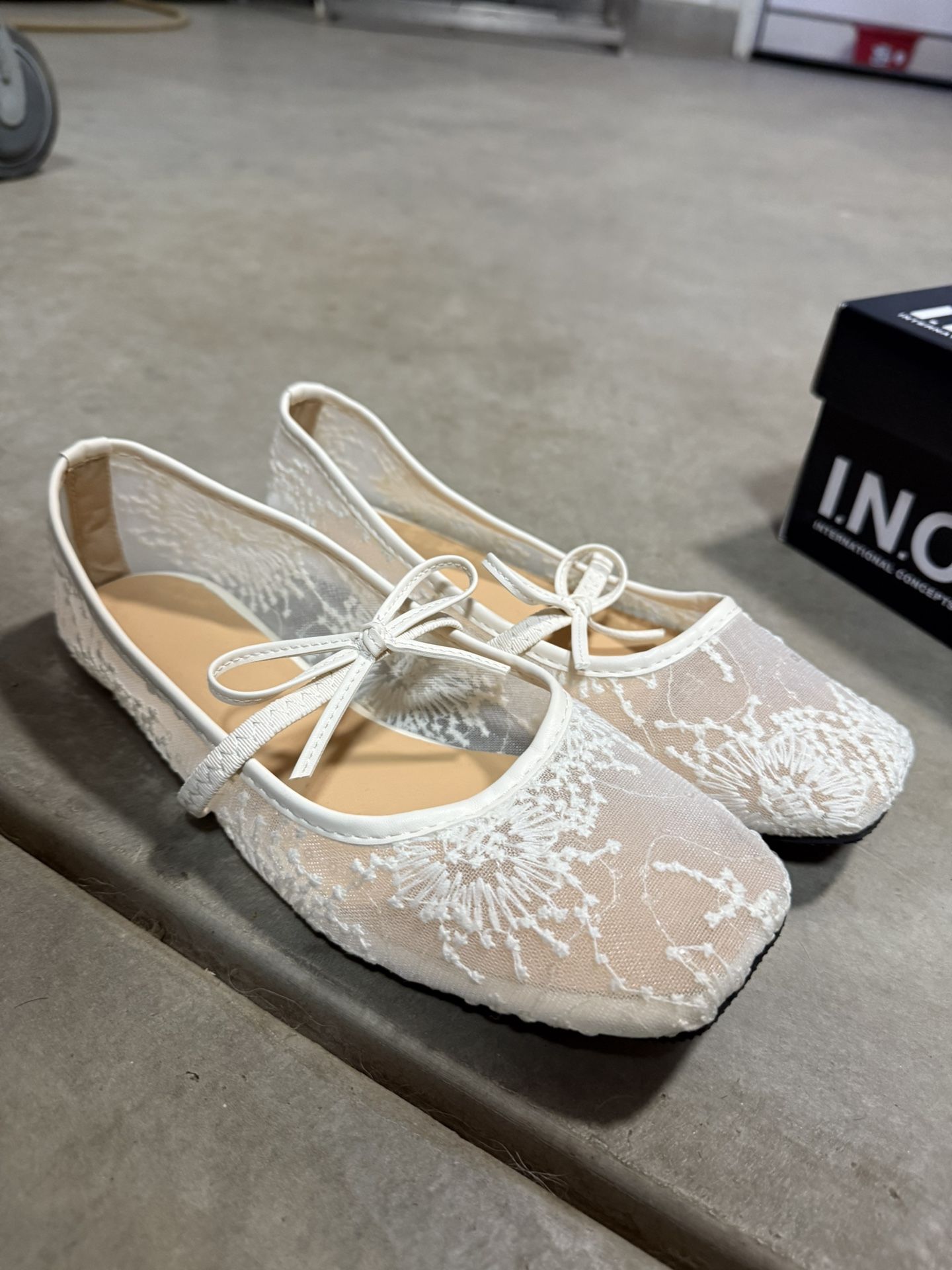 White Mesh Flats