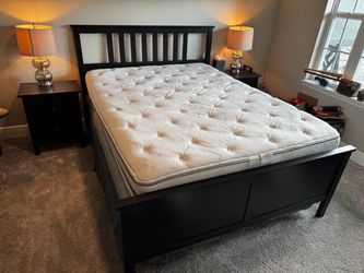 Black Wood Queen Bed set with mattress