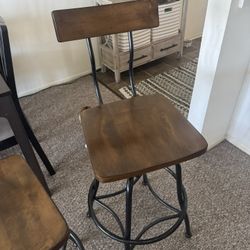 2 Bar Stools